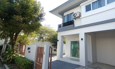 Casa en venta de 3 habitaciones en Bang Phli, Samut Prakan