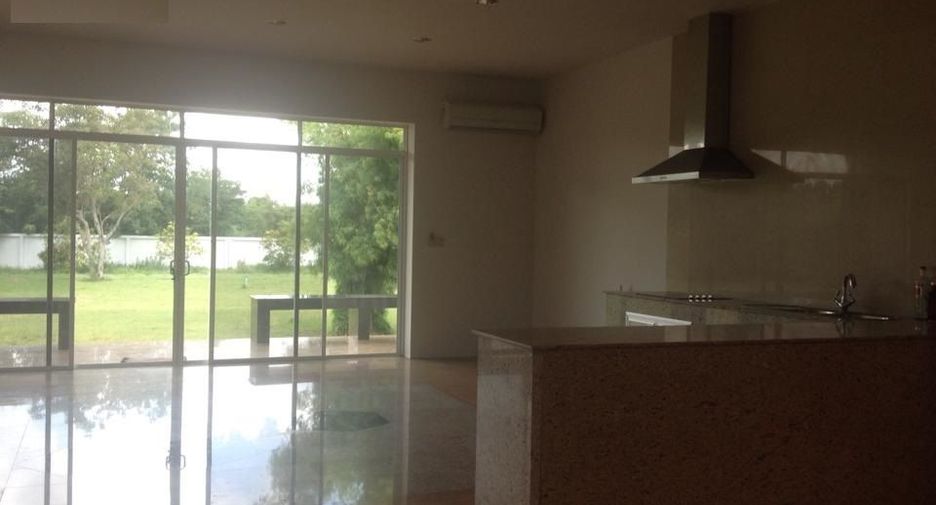 For sale 6 bedrooms house in Mueang Kalasin, Kalasin