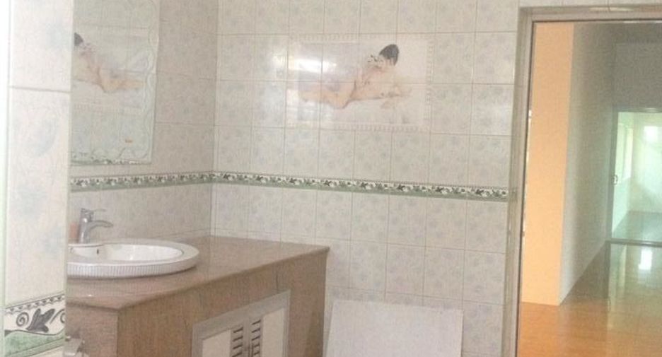 For sale 6 bedrooms house in Mueang Kalasin, Kalasin