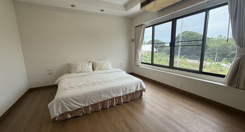 À vendre 3 chambres maison de ville à Na Jomtien, Pattaya
