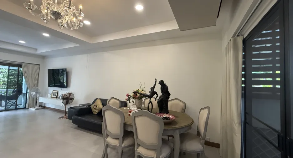 À vendre 3 chambres maison de ville à Sattahip, Chonburi