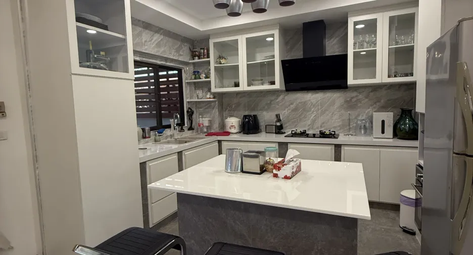 À vendre 3 chambres maison de ville à Sattahip, Chonburi