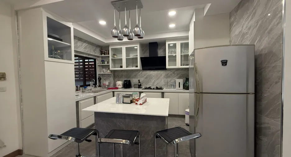 À vendre 3 chambres maison de ville à Sattahip, Chonburi