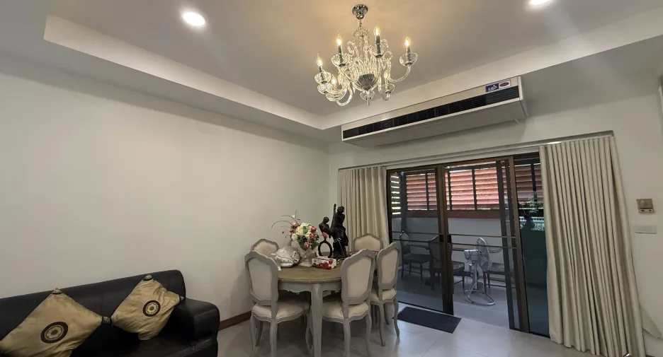 À vendre 3 chambres maison de ville à Sattahip, Chonburi