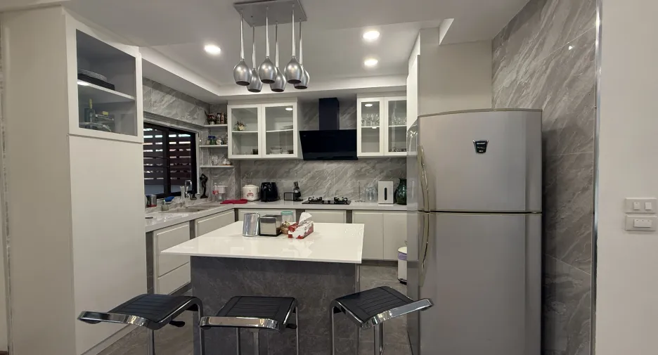 À vendre 3 chambres maison de ville à Sattahip, Chonburi