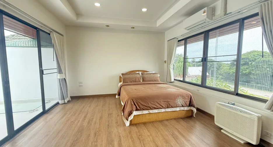 À vendre 3 chambres maison de ville à Sattahip, Chonburi