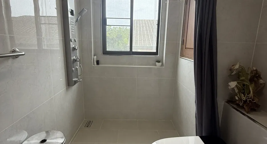 À vendre 3 chambres maison de ville à Sattahip, Chonburi