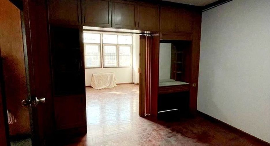 For sale 5 bedrooms townhouse in Mueang Khon Kaen, Khon Kaen