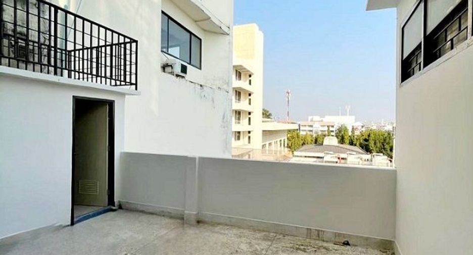 Casa adosada en venta de 5 habitaciones en Mueang Khon Kaen, Khon Kaen