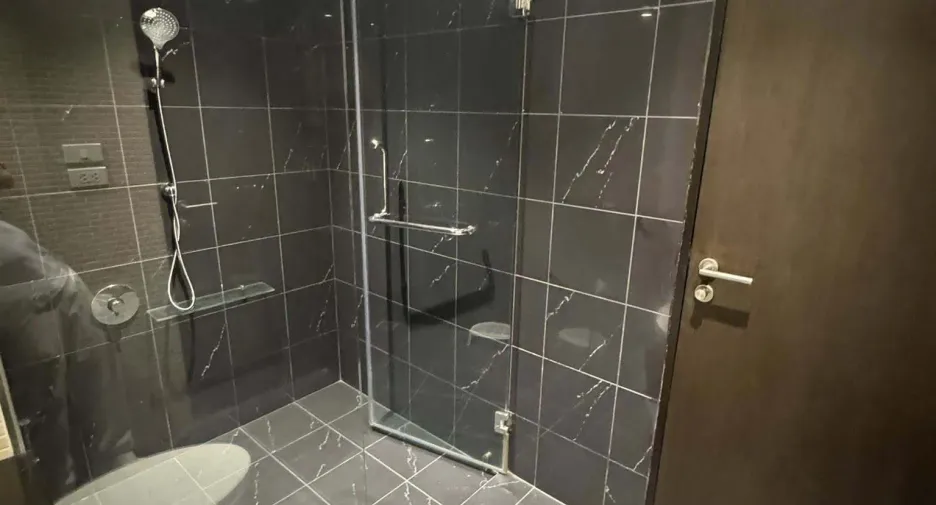 For sale and for rent 2 bedrooms condo in Watthana, Bangkok