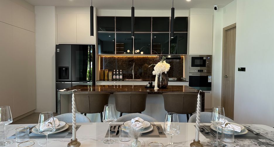 Villa zum Kauf mit 4 Zimmer in Kathu, Phuket