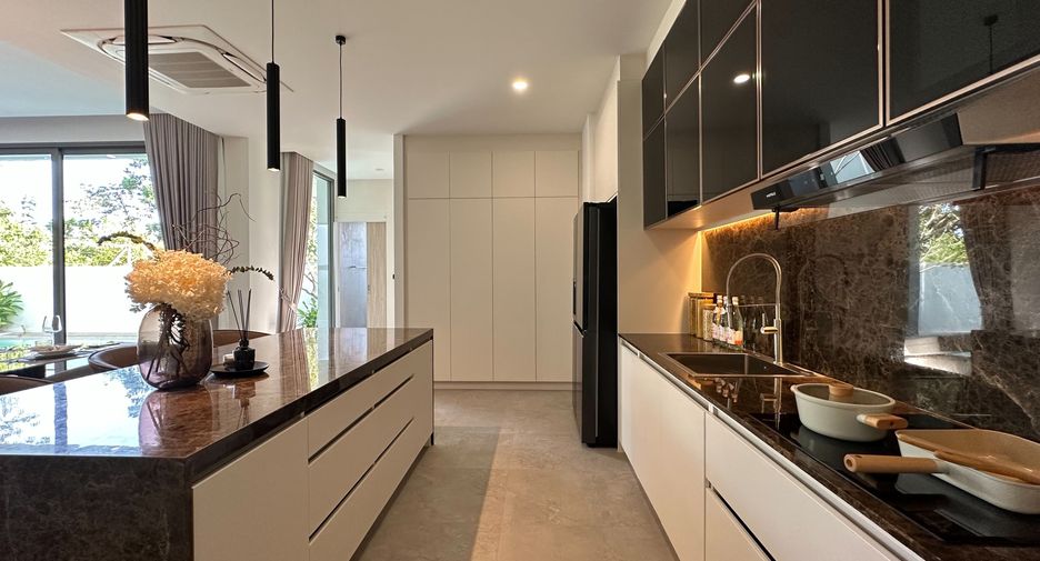 Villa zum Kauf mit 4 Zimmer in Kathu, Phuket