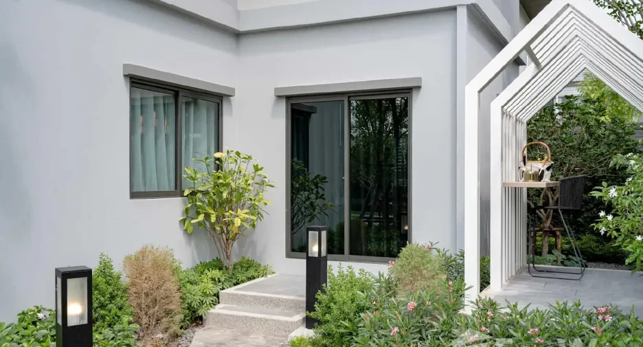 For sale 4 bedrooms house in Krathum Baen, Samut Sakhon