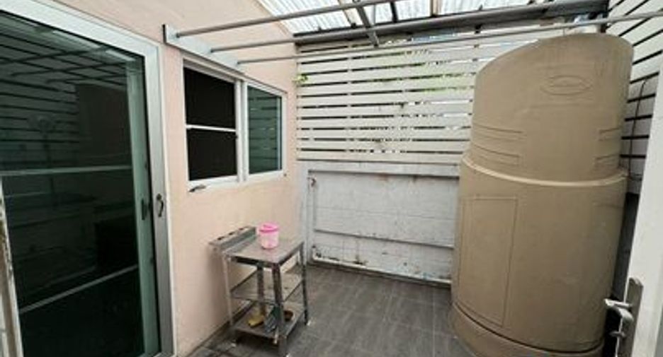Reihenhaus zum Kauf mit 3 Zimmer in Lat Phrao, Bangkok
