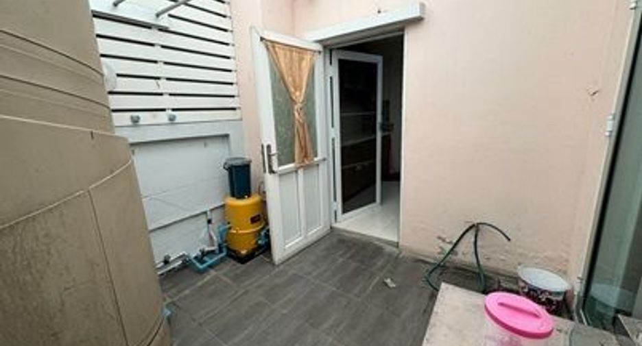 Reihenhaus zum Kauf mit 3 Zimmer in Lat Phrao, Bangkok