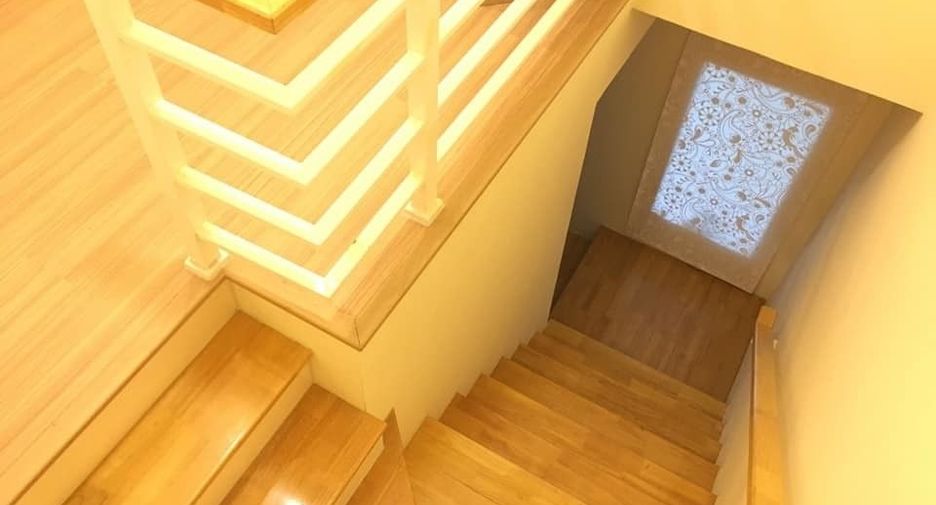 For sale 4 bedrooms townhouse in Bang Phli, Samut Prakan