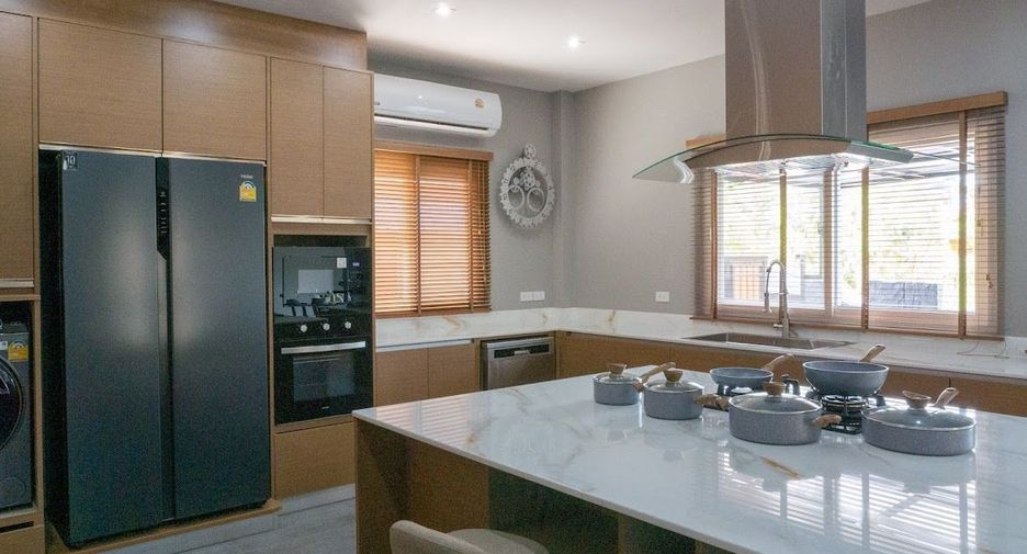 For sale 4 ベッドルーム villa in Mueang Phuket, Phuket