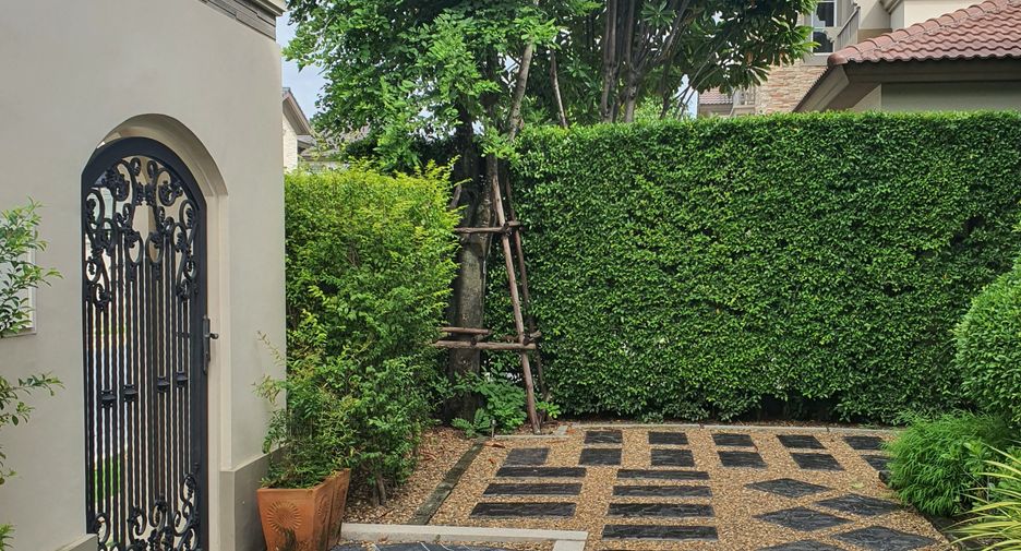 For sale 4 bedrooms house in Bang Phli, Samut Prakan