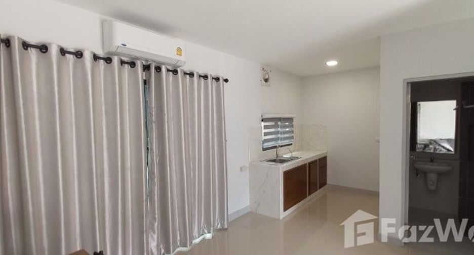 For rent 3 bedrooms townhouse in Khlong Luang, Pathum Thani