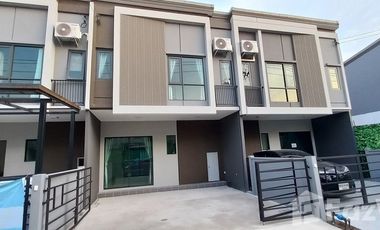 For rent 3 bedrooms townhouse in Khlong Luang, Pathum Thani