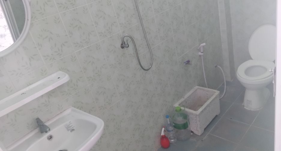 For sale 5 bedrooms house in Mueang Lop Buri, Lopburi