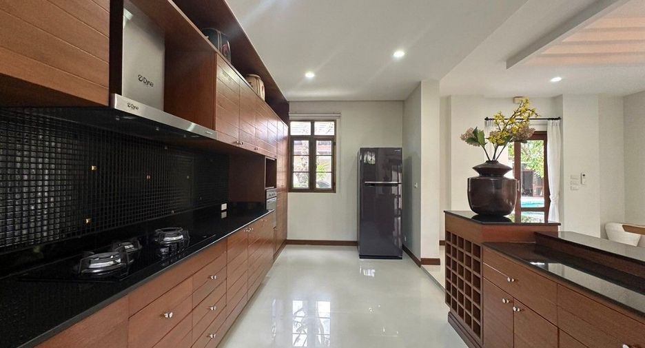 For sale and for rent 6 bedrooms villa in Bang Lamung, Chonburi