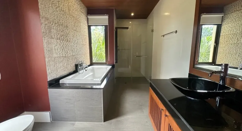 For sale and for rent 6 bedrooms villa in Bang Lamung, Chonburi
