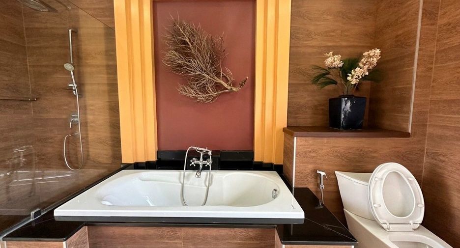 For sale and for rent 6 bedrooms villa in Bang Lamung, Chonburi