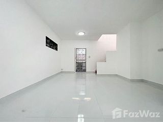 出售 3 卧室 联排别墅 在 Lat Krabang, 曼谷