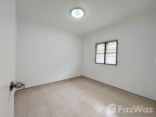 出售 3 卧室 联排别墅 在 Lat Krabang, 曼谷
