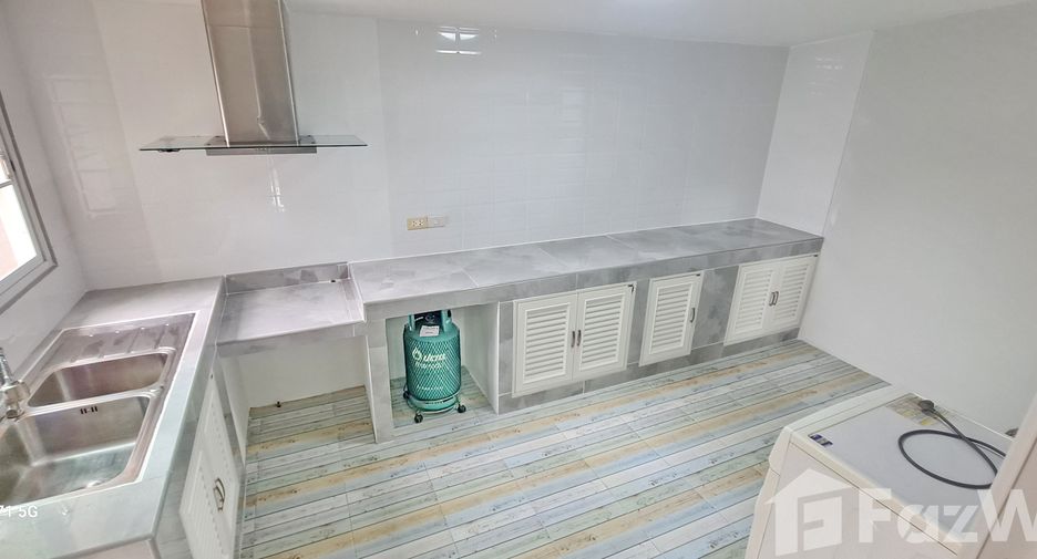 For sale 4 bedrooms house in Bang Lamung, Chonburi