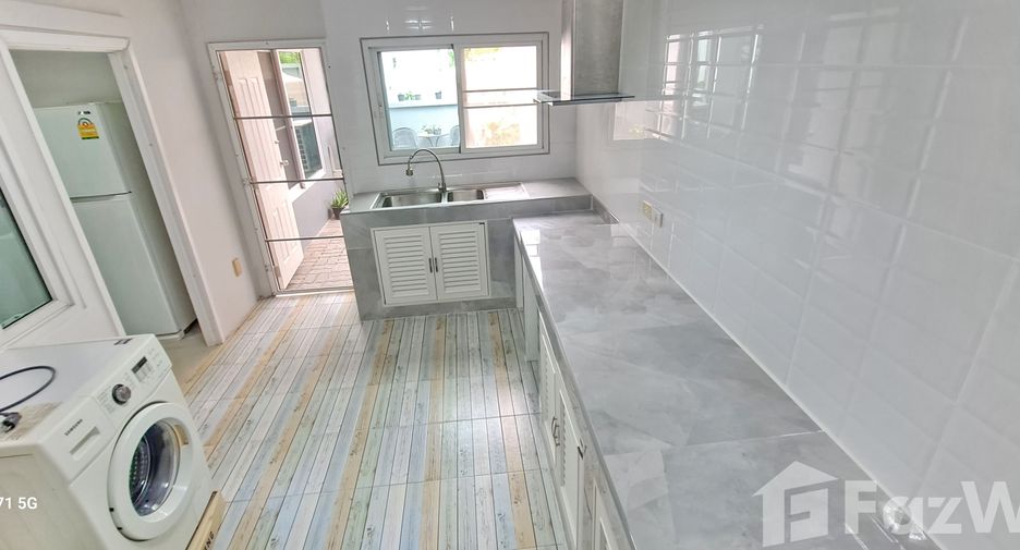 For sale 4 bedrooms house in Bang Lamung, Chonburi