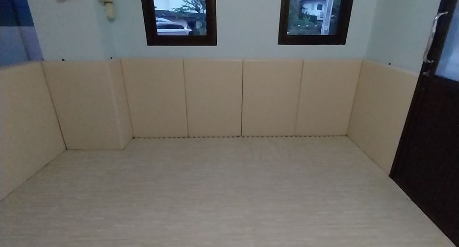 Haus zur Miete mit 3 Zimmer in Si Racha, Chonburi
