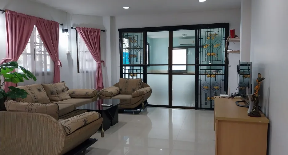 For rent 3 bedrooms house in Si Racha, Chonburi