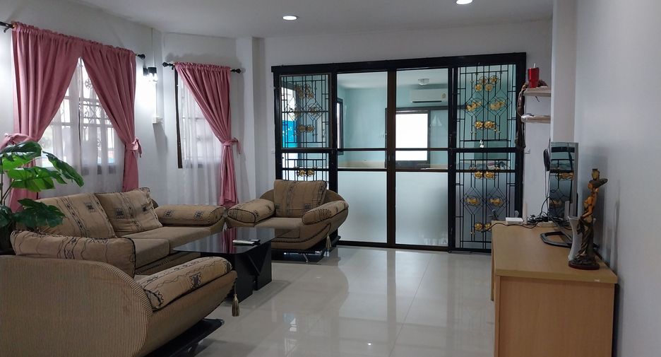 For rent 3 bedrooms house in Si Racha, Chonburi