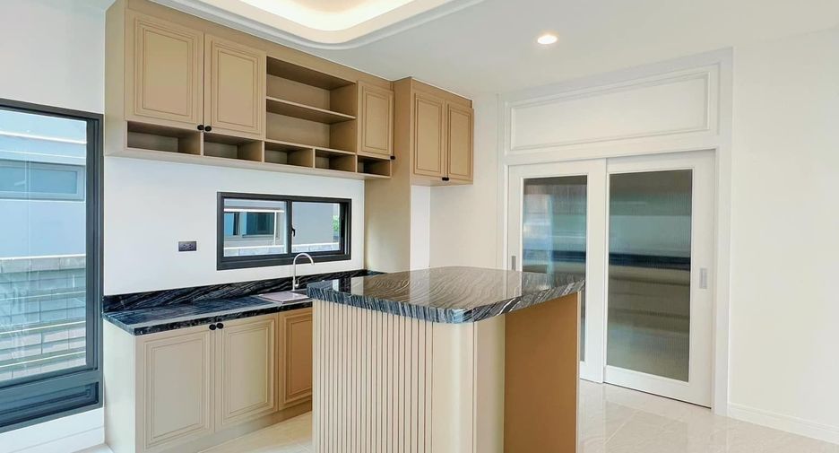 For sale 4 bedrooms house in Bangkok Noi, Bangkok