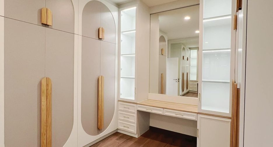 Haus zum Kauf mit 4 Zimmer in Bangkok Noi, Bangkok