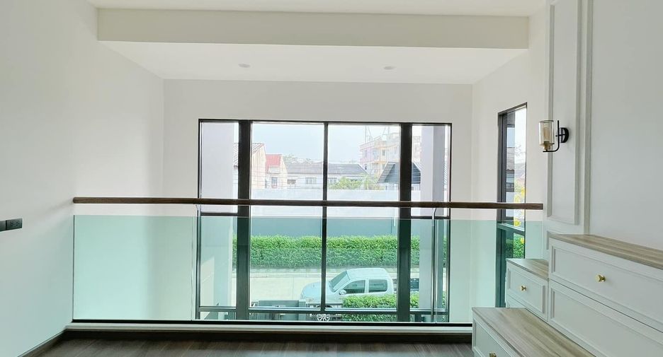 For sale 4 bedrooms house in Bangkok Noi, Bangkok