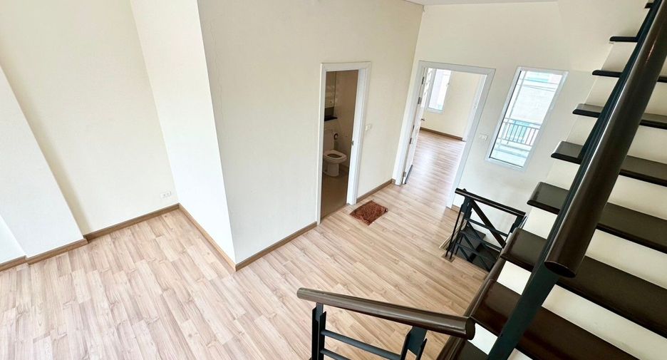For sale 4 bedrooms house in Lat Phrao, Bangkok