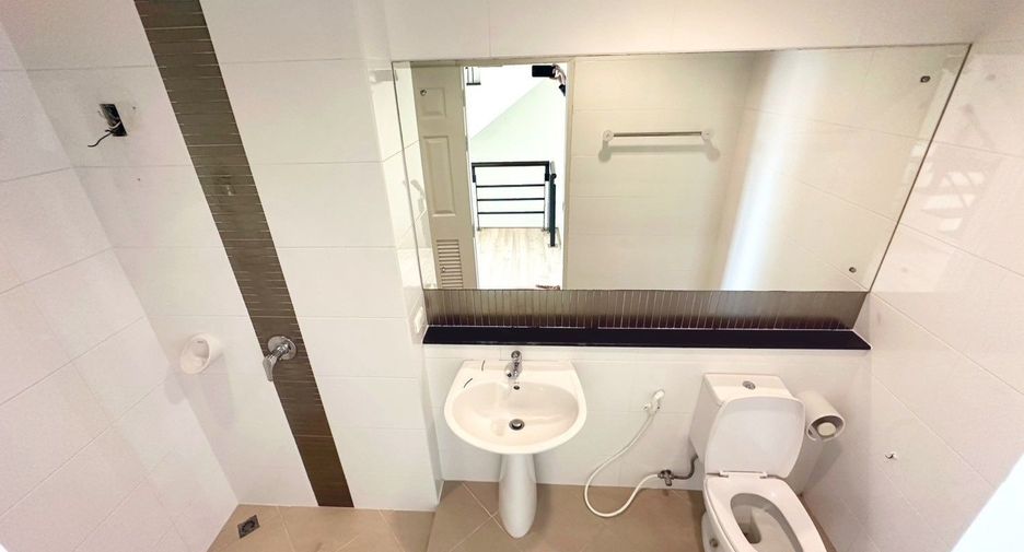 For sale 4 bedrooms house in Lat Phrao, Bangkok
