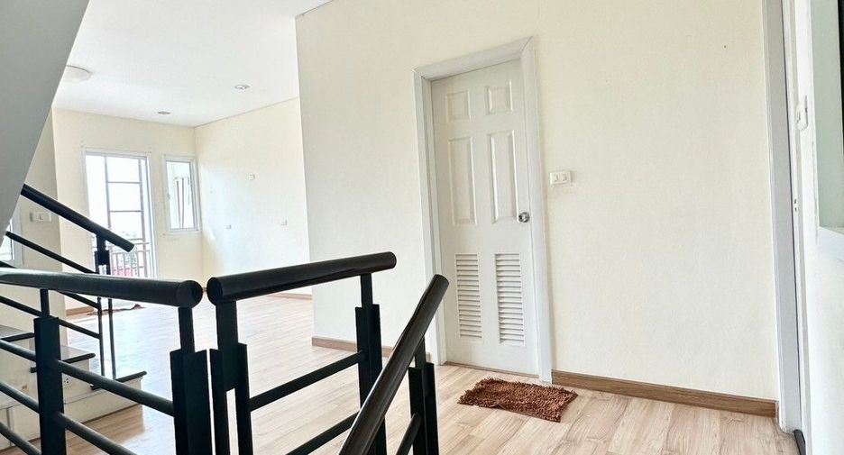 For sale 4 bedrooms house in Lat Phrao, Bangkok