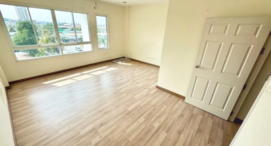 For sale 4 bedrooms house in Lat Phrao, Bangkok