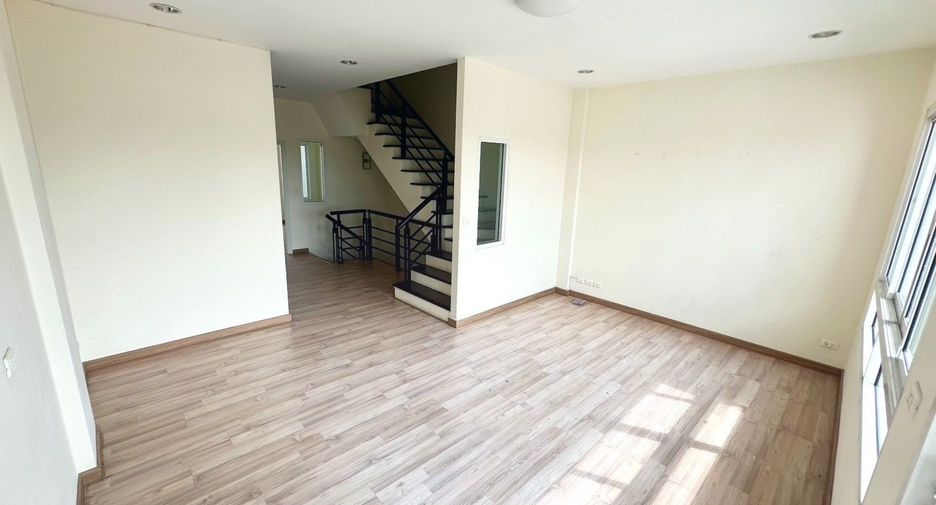 For sale 4 bedrooms house in Lat Phrao, Bangkok