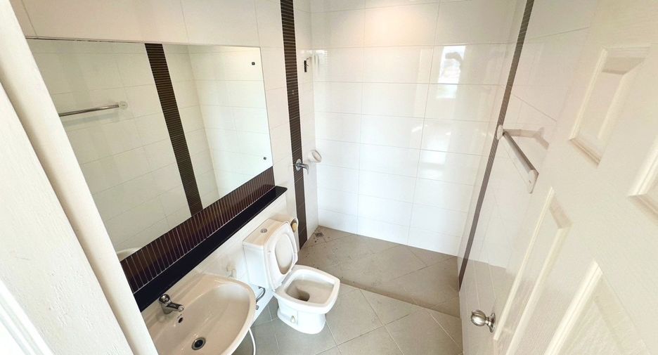 For sale 4 bedrooms house in Lat Phrao, Bangkok