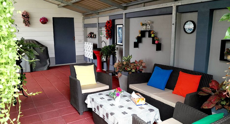 For sale 5 bedrooms house in Mueang Nakhon Pathom, Nakhon Pathom