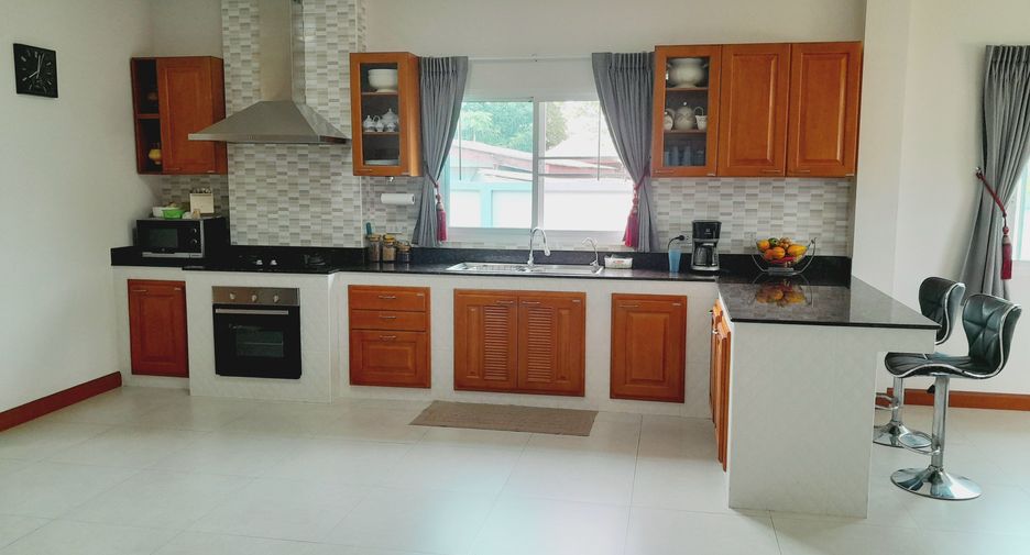 For sale 5 bedrooms house in Mueang Nakhon Pathom, Nakhon Pathom