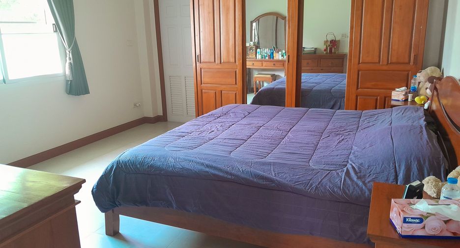 For sale 5 bedrooms house in Mueang Nakhon Pathom, Nakhon Pathom