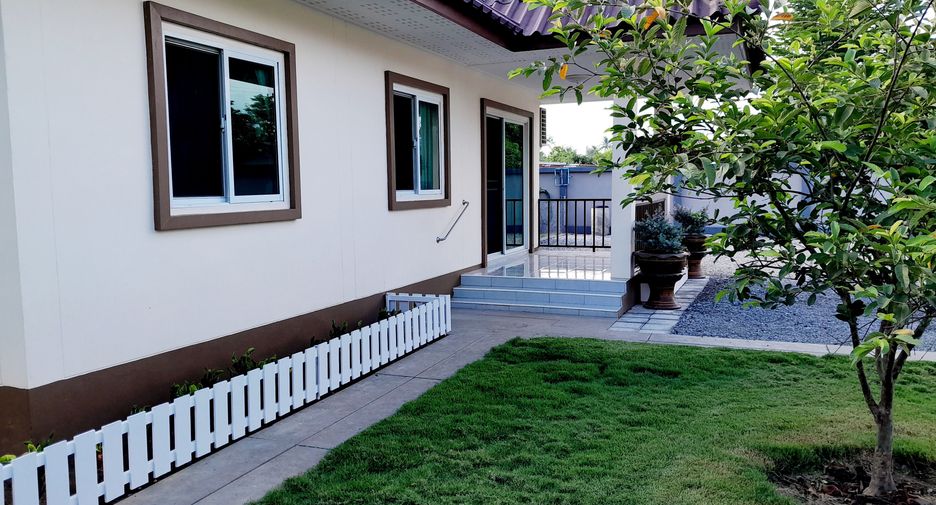 For sale 5 bedrooms house in Mueang Nakhon Pathom, Nakhon Pathom