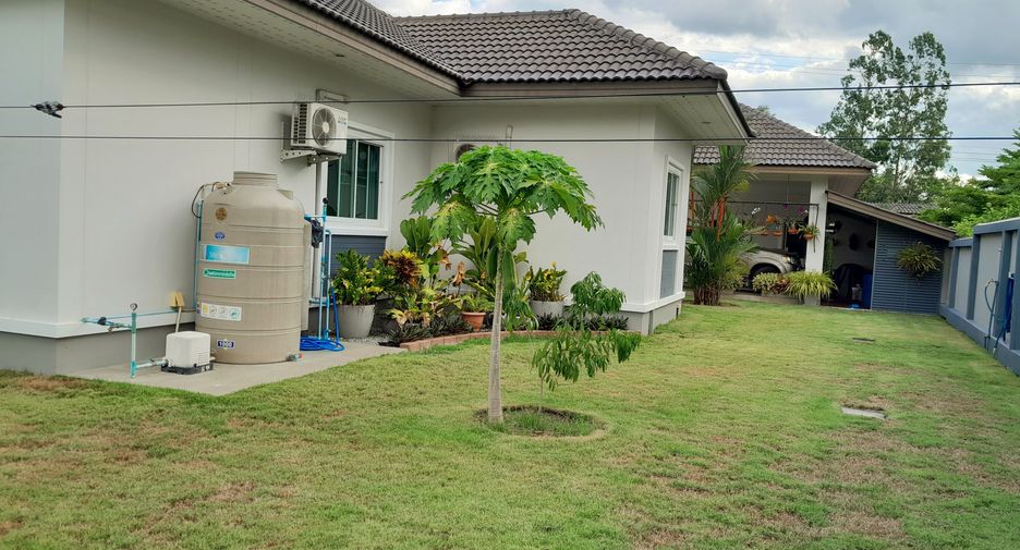 For sale 5 bedrooms house in Mueang Nakhon Pathom, Nakhon Pathom