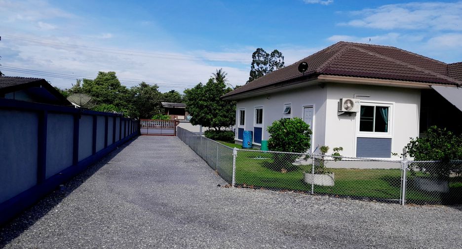 For sale 5 bedrooms house in Mueang Nakhon Pathom, Nakhon Pathom